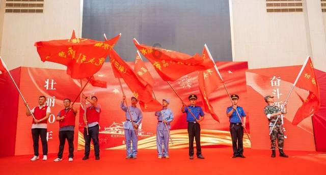 三亚一流动摊贩卖水果缺斤短两?官方通报来了